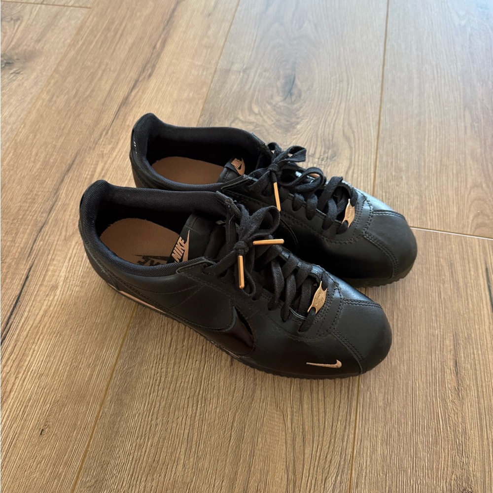 nike black cortez